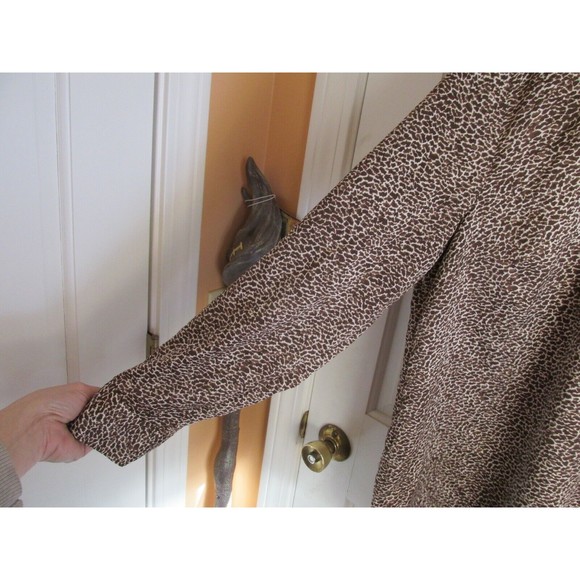 Ann Taylor Women's Brown Animal Print Roll Tab Sleeve Blouse Size 12 - Picture 5 of 11